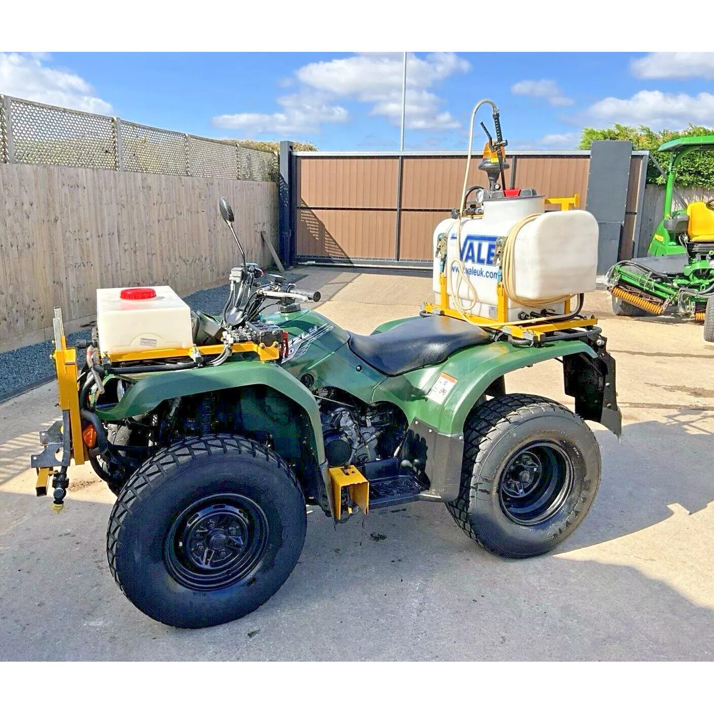 2015 YAMAHA GRIZZLY 350 ROAD LEGAL 4WD QUAD BIKE WITH VALE SPRAYER SPRAYING KIT